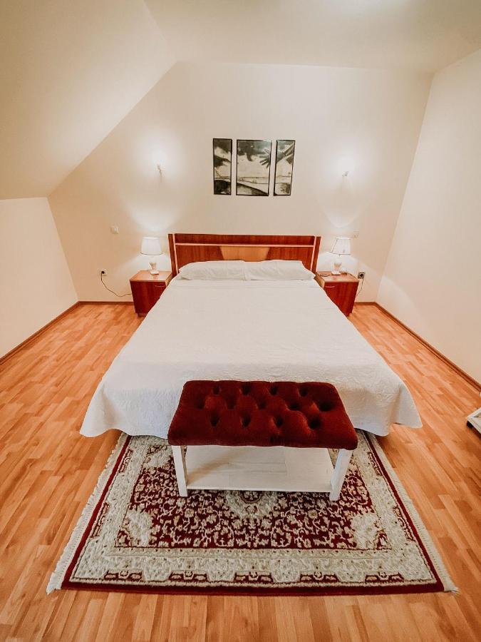Cosy Bedroom For 2 With Balcony In A Family Villa Turnu Măgurele Exterior foto