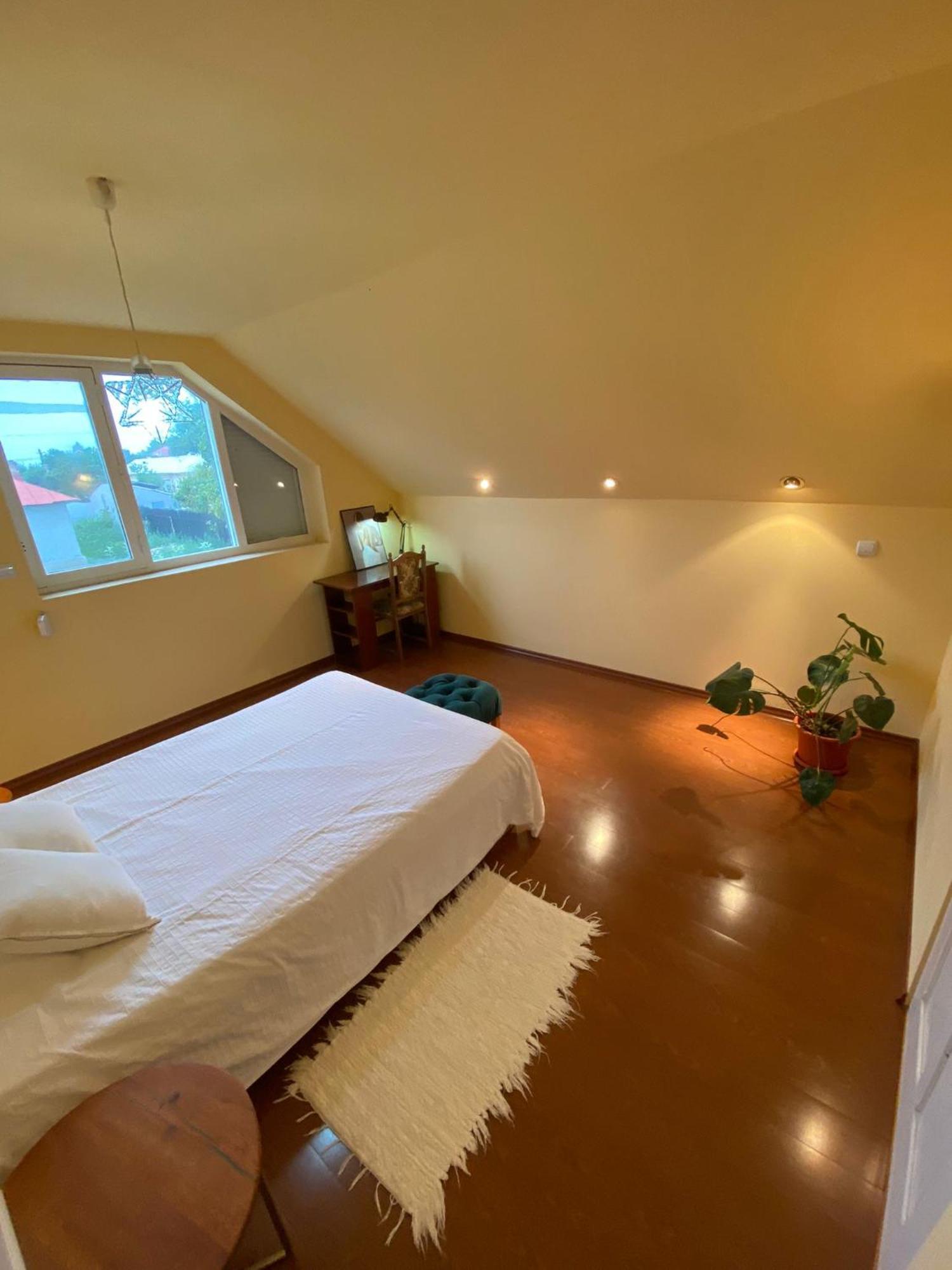 Cosy Bedroom For 2 With Balcony In A Family Villa Turnu Măgurele Exterior foto