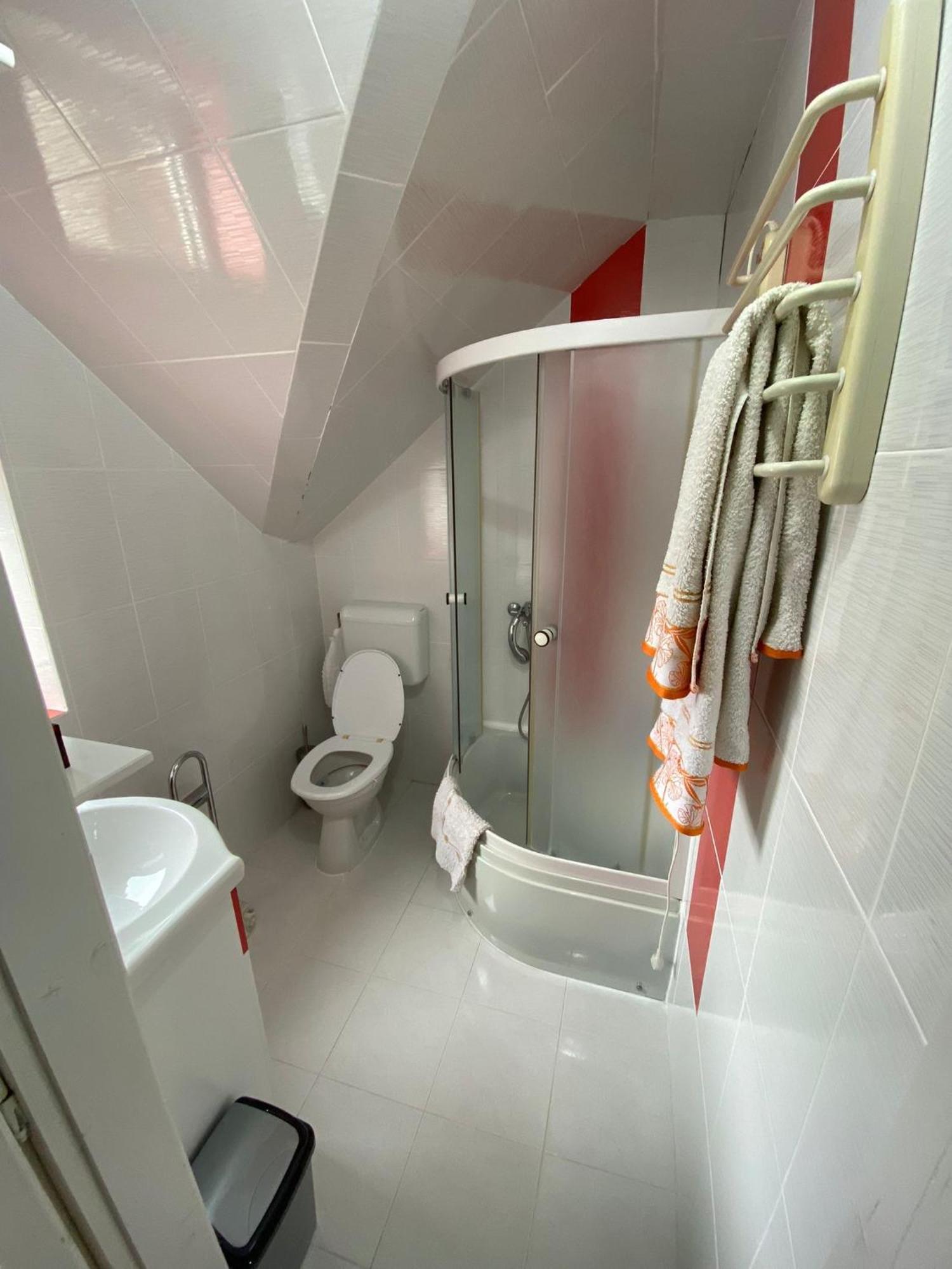 Cosy Bedroom For 2 With Balcony In A Family Villa Turnu Măgurele Exterior foto